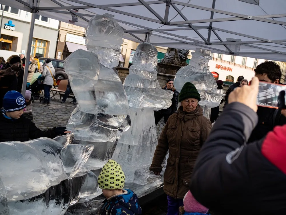 FOTOGALERIE: Olomouckým náměstím prošel druhý masopustní průvod