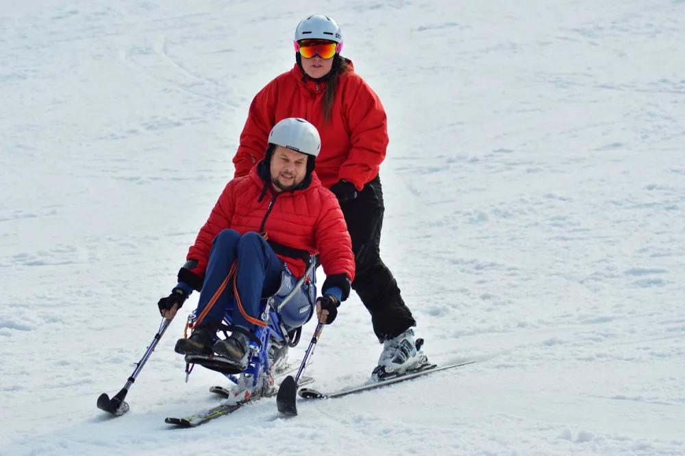 FOTO: Svět handicapovaných přiblížili na sjezdovce v Hrubé Vodě