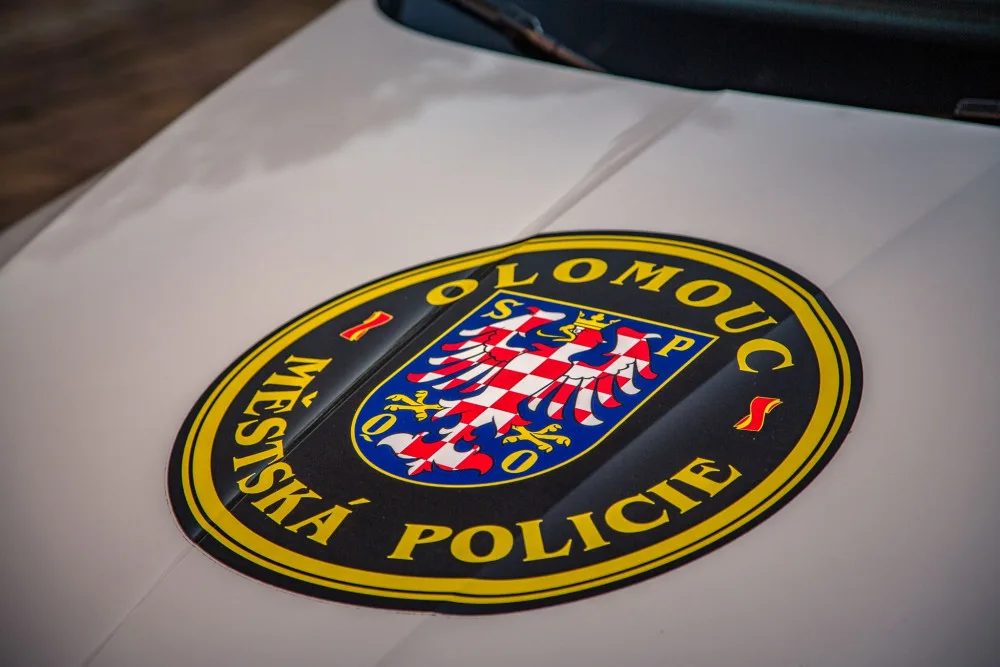 Řidič na Hraniční v Olomouci srazil chodce a ujel, policie žádá o pomoc