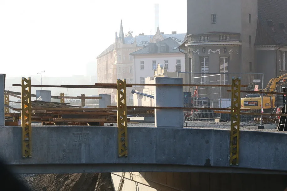 Doprava se na most v Komenského ulici vrátí po jednadvaceti měsících