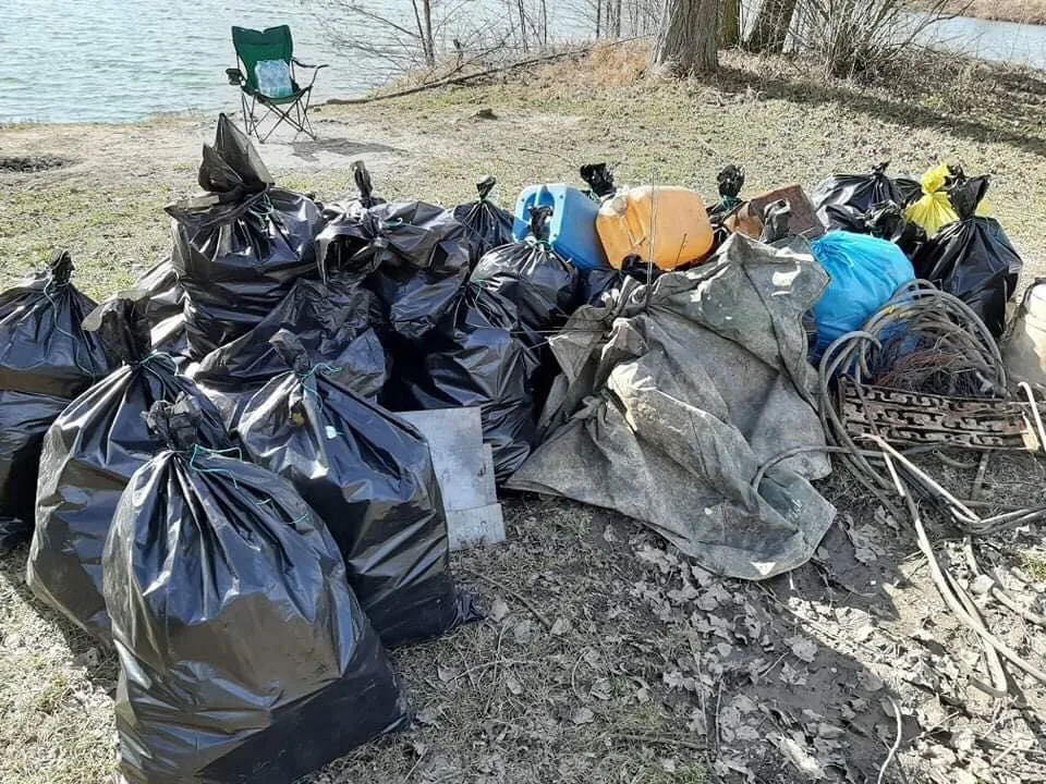 FOTO: Dobrovolníci pomohli uklidit rybářské lokality na Olomoucku