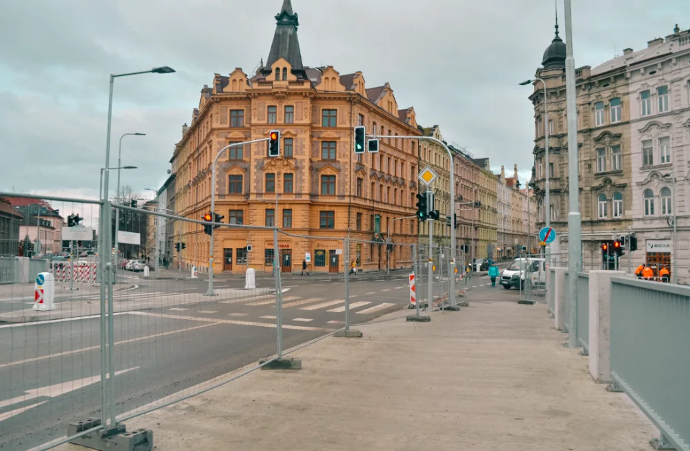 FOTO/VIDEO: Přes most u Bristolu po téměř dvou letech dnes poprvé projedou auta. Takto to tam ráno vypadalo