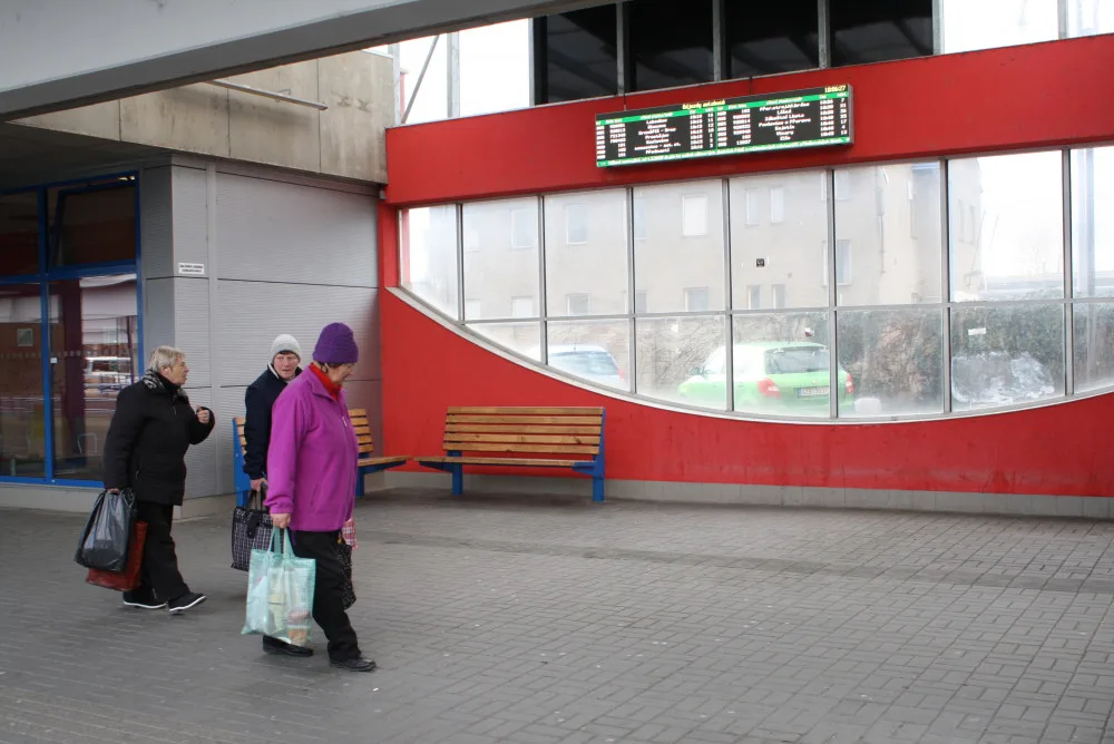 Nevidomým v Přerově se bude lépe cestovat. Informační tabule má nově i hlasový modul