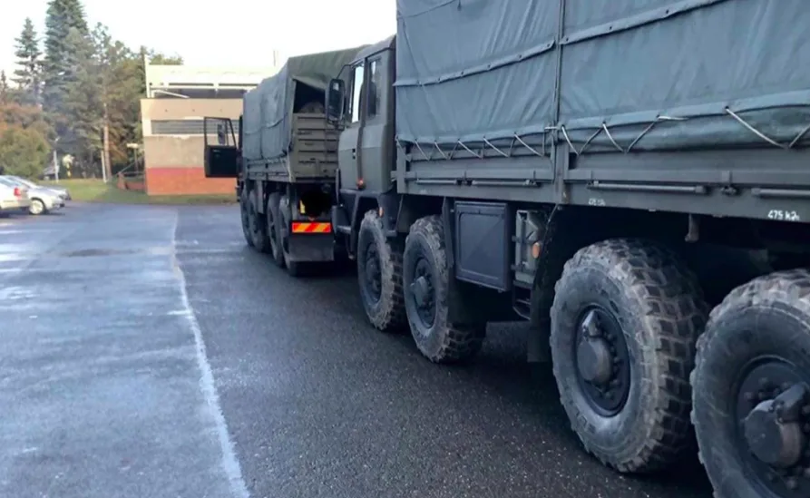 Na facebooku se šíří informace, že vojáci uzavírají tajně Olomouc kvůli koronaviru. Je to hoax