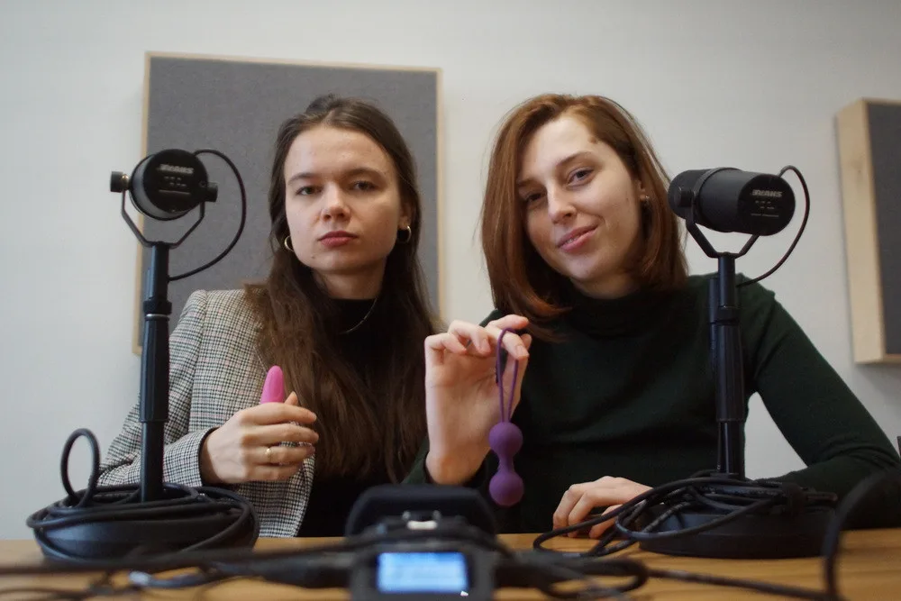 Chceme lidem dodat odvahu nestydět se za věci, které jsou přirozené, říkají autorky podcastu Vyhonit ďábla