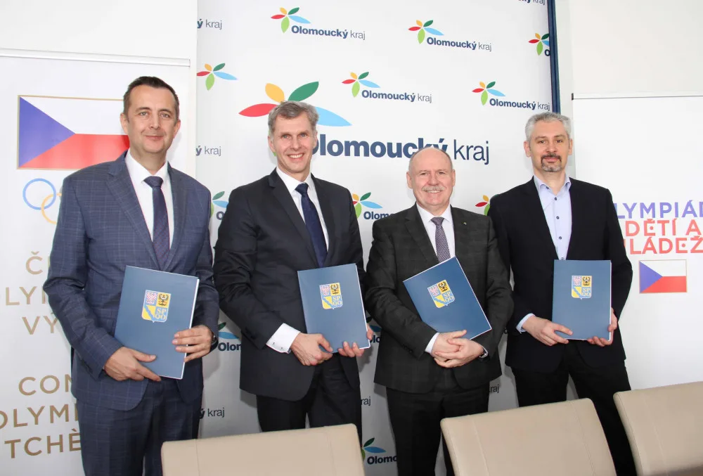 fotka z podpisu smlouvy