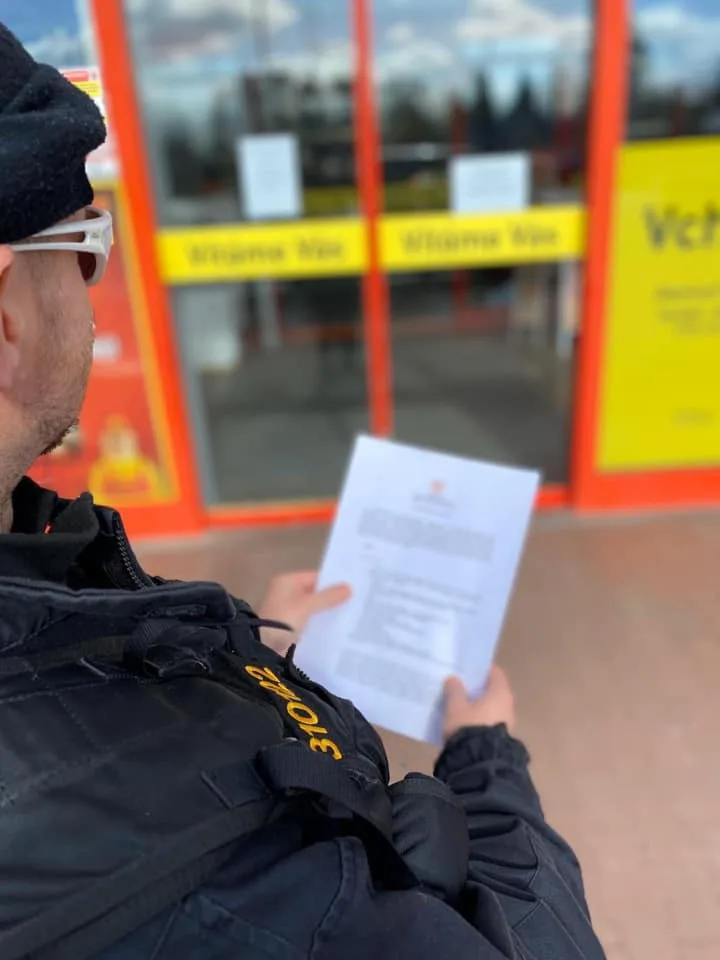 PŘEHLEDNĚ: Jaká opatření vláda nařídila? Zákaz volného pohybu či žádná dovolená pro zdravotníky
