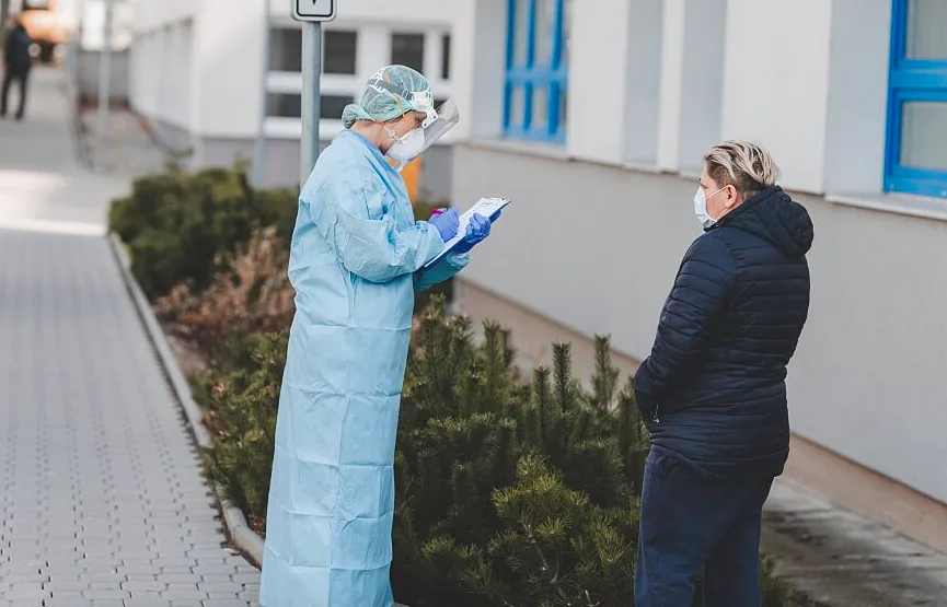 AKTUÁLNĚ: Jen za dnešek přibylo na Olomoucku 28 potvrzených případů nákazy koronavirem