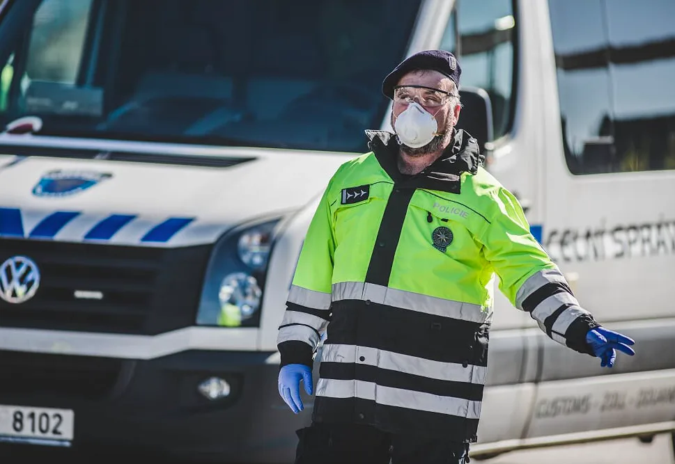 Počet nakažených policistů se v Olomouckém kraji zvýšil na osm, v Sokolské omezili provoz služebny