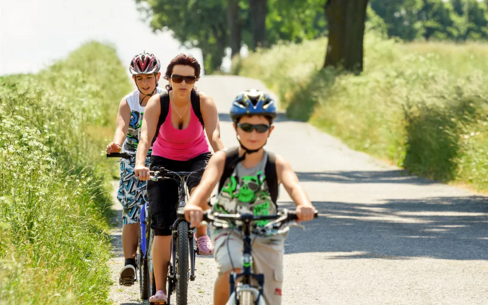 Jaro láká cyklisty. Jízda na kole baví i děti