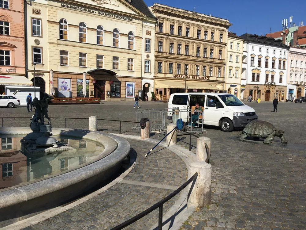 FOTO: Arionova kašna, cíl mnohých lidí lačnících po osvěžení v horkých dnech, je dneškem v provozu