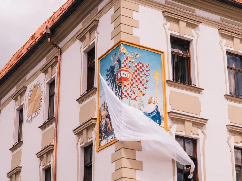 FOTO: Olomouckou radnici zdobí nové sluneční hodiny