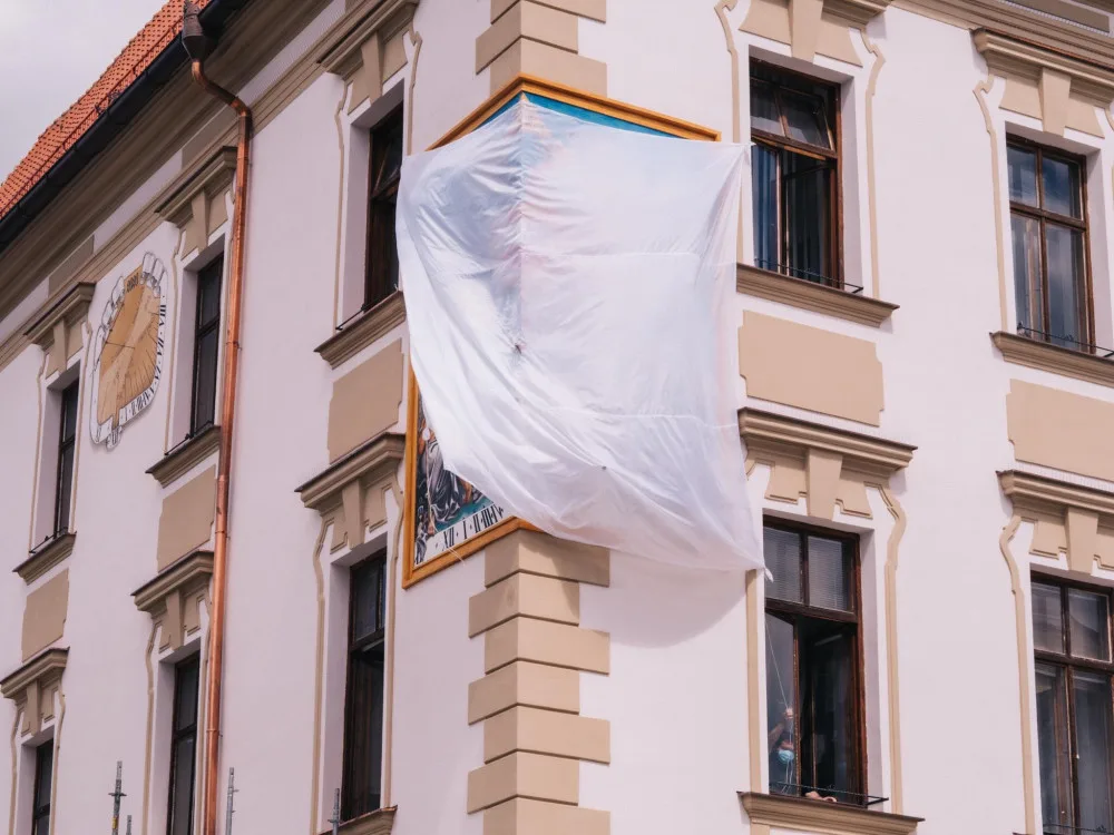 FOTO: Olomouckou radnici zdobí nové sluneční hodiny
