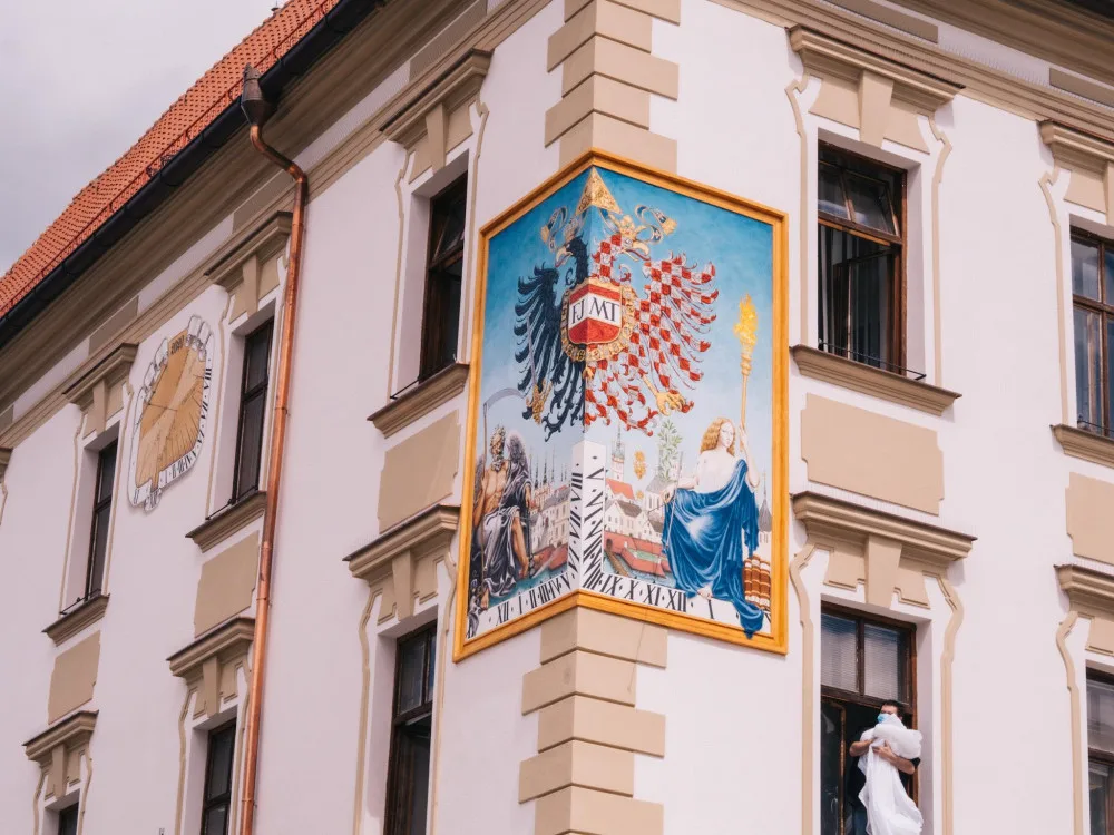 FOTO: Olomouckou radnici zdobí nové sluneční hodiny