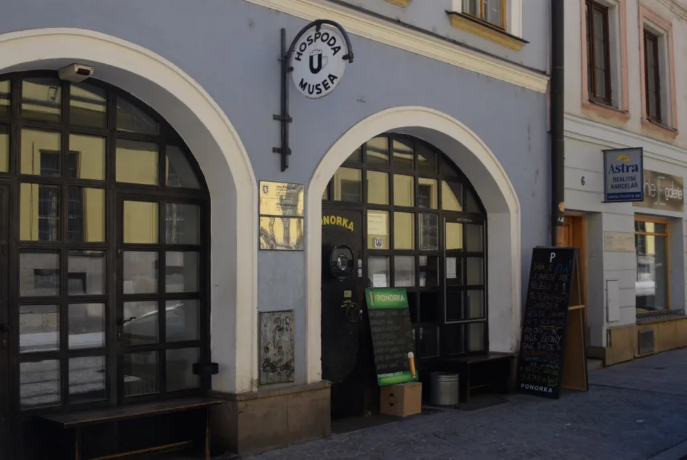 Ponorka jde ke dnu. Kultovní olomoucká hospoda bojuje o přežití. Pomáhají štamgasti