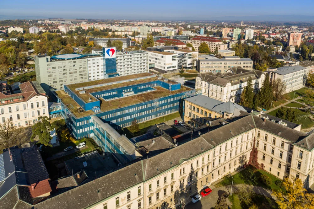Návštěvy u pacientů povolily jen dvě nemocnice v Olomouci