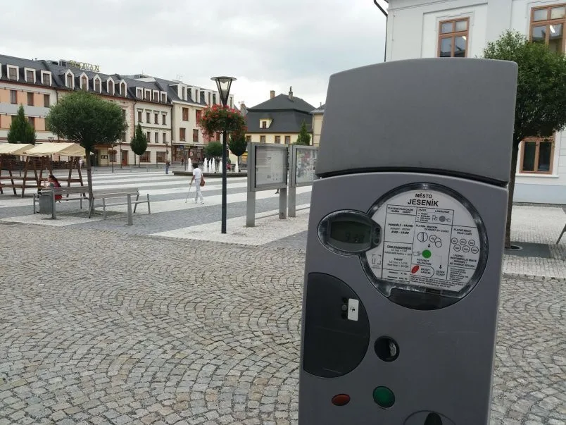 V Jeseníku během léta vymění poruchové a zastaralé parkovací automaty