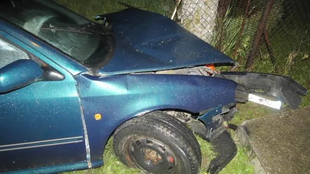 Opilý muž boural do sloupu, ale policistům namísto nehody nahlásil krádež auta