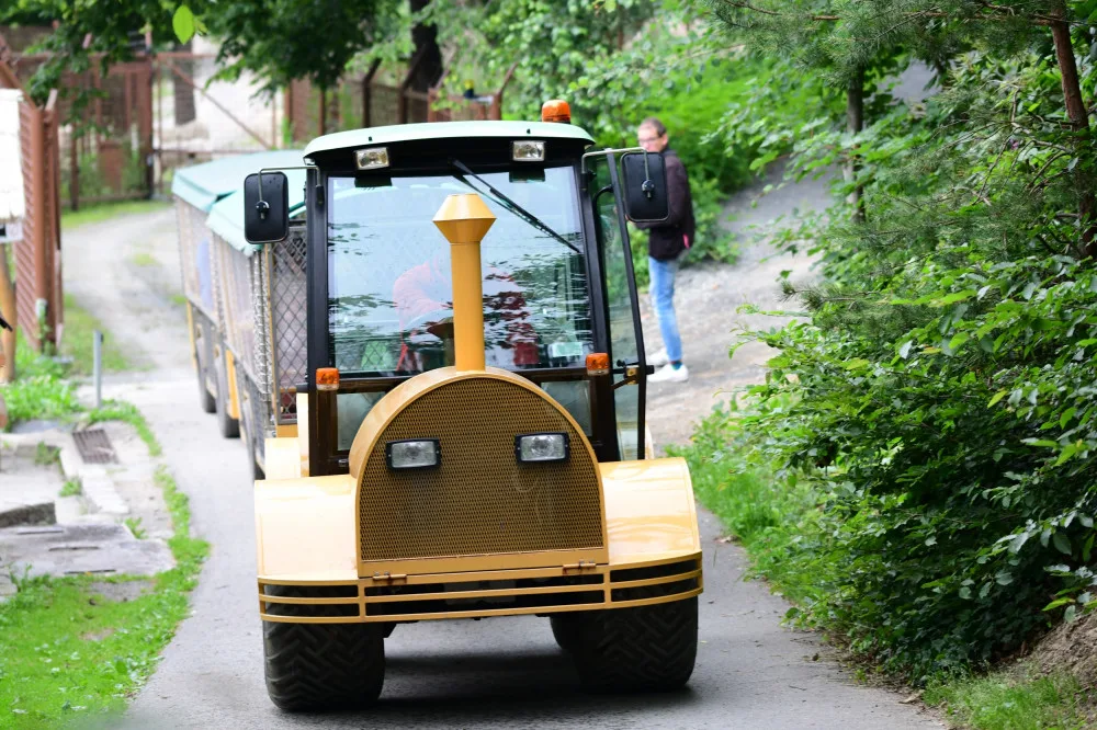 FOTO: První vlčí safari v republice! Olomoucká zoo dnes zahájila provoz safarivláčku