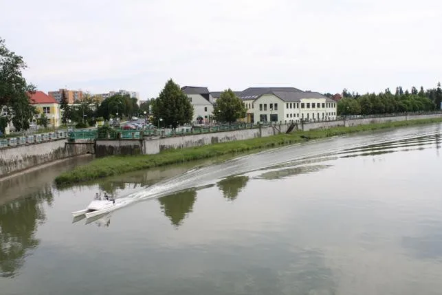 Část nábřeží Bečvy by mohla nést jméno známého československého plavce.