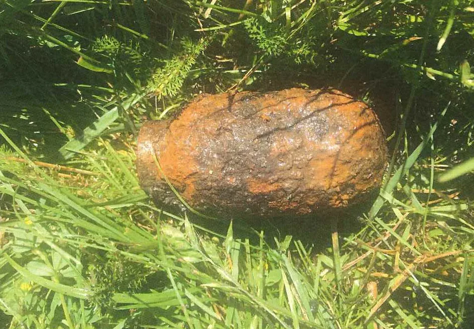 Dělník našel při výkopových pracích ruční granát