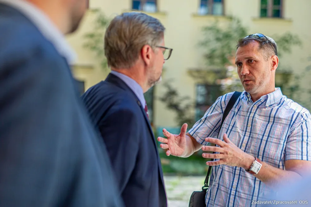 Koronavirovou krizi jsme zvládli skvěle především díky občanům. Vláda nemá recept na nastartování ekonomiky, říká Petr Fiala