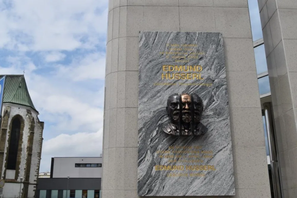 Filozofa Edmunda Husserla připomíná v rodném Prostějově pamětní deska