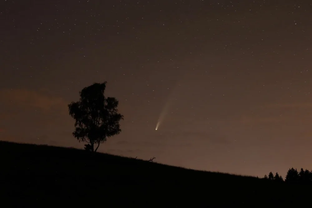 Poslední šance ulovit fotku! Kometa Neowise už se vzdaluje a vrátí se až za 7000 let
