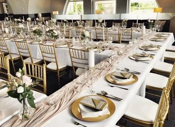 Romantický rybník a výhled na pasoucí se koně. Takový je olomoucký Park Hotel Prachárna