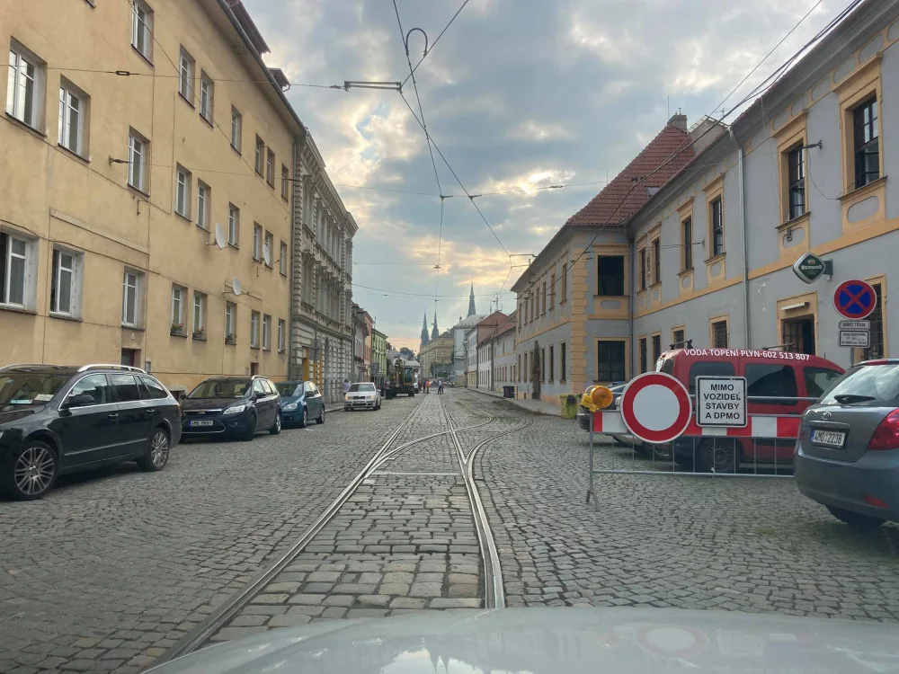 Další uzavírka v centru města. Do konce měsíce neprojedete Sokolskou ulicí