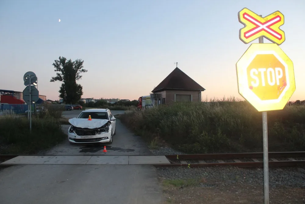 V Řepčíně se na nechráněném přejezdu srazil vlak s autem. Škoda se vyšplhala na 200 tisíc