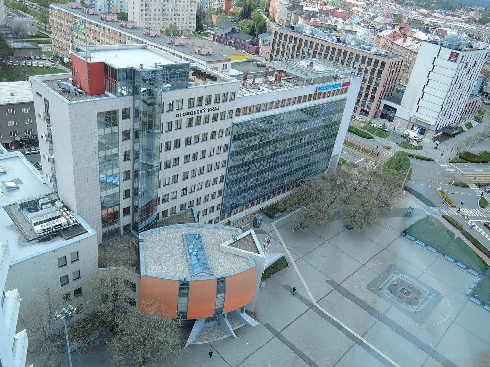 Pohled na krajský úřad z budovy RCO.