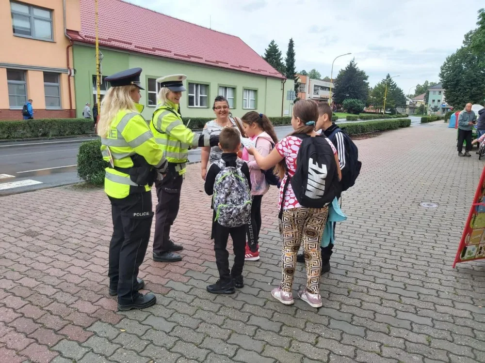 Policie rozjela po celém kraji akci Zebra se za tebe nerozhlédne. Zaměřena je na nezletilé