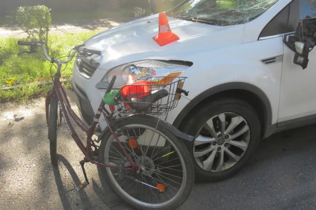 Opilý řidič srazil na přechodu pro chodce třiaosmdesátiletého cyklistu. Ten utrpěl vážná zranění