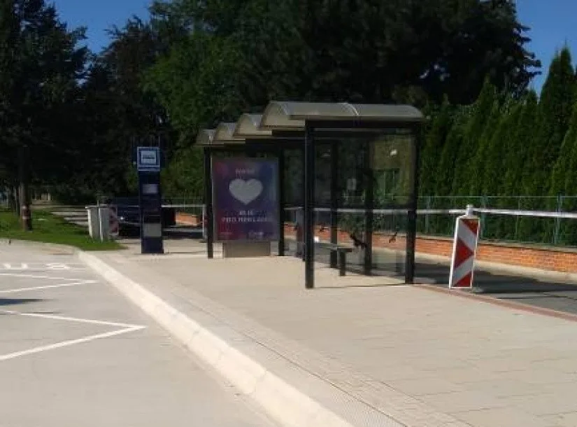 Opravená zastávka Domov seniorů