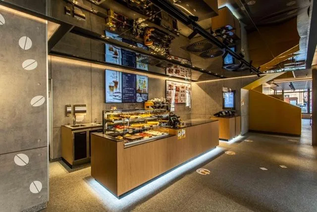 FOTO: Nový McDonald's v Olomouci. Podívejte se, jak vypadá restaurace s unikátním designem