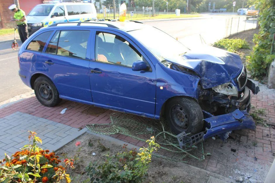 Nehoda odhalila muže, na něhož byl vydán příkaz k výkonu trestu. Způsobil si ji sám
