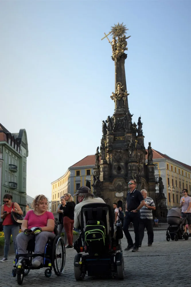 Třídenní sbírka na podporu tělesně postižených bude mít letos bohatý program. Hrát se bude až do čtvrtka