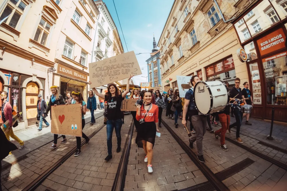 Letošní ročník se ruší a s ním i tradiční majálesový průvod.