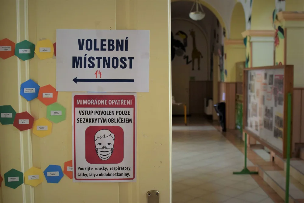 VOLBY 2020: Krajské a senátní volby začaly. Jak to vypadá v olomouckých volebních místnostech?