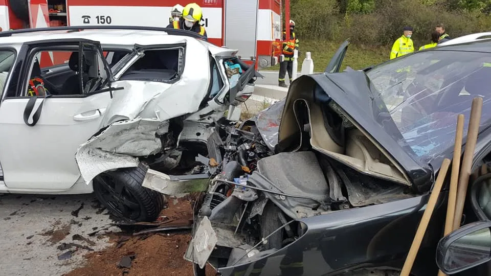 AKTUÁLNĚ: Dálnici D1 u Lipníku nad Bečvou zablokovala vážná nehoda čtyř aut, sedm osob zraněno