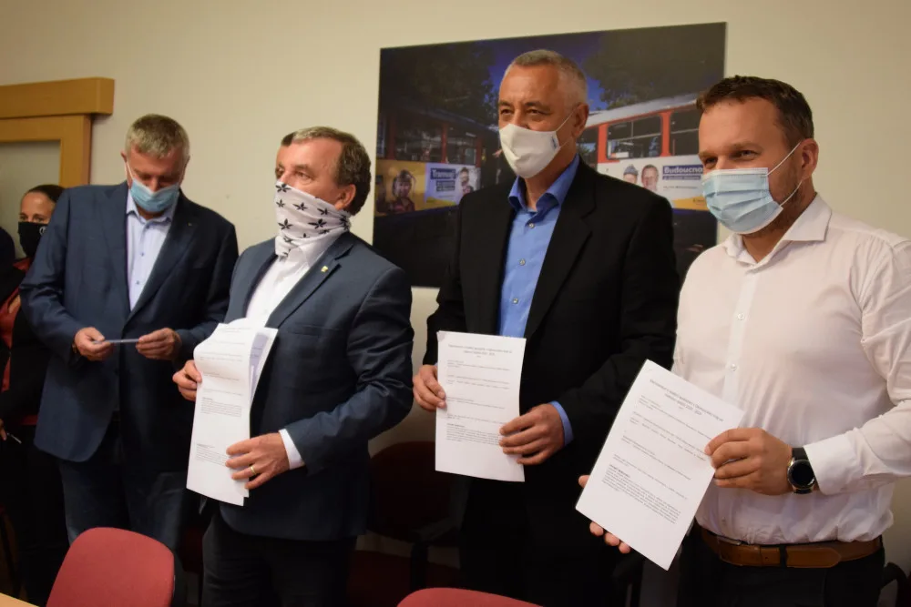 Olomoucký kraj povedou Piráti se STAN, Spojenci a ODS. Známé je i jméno nového hejtmana