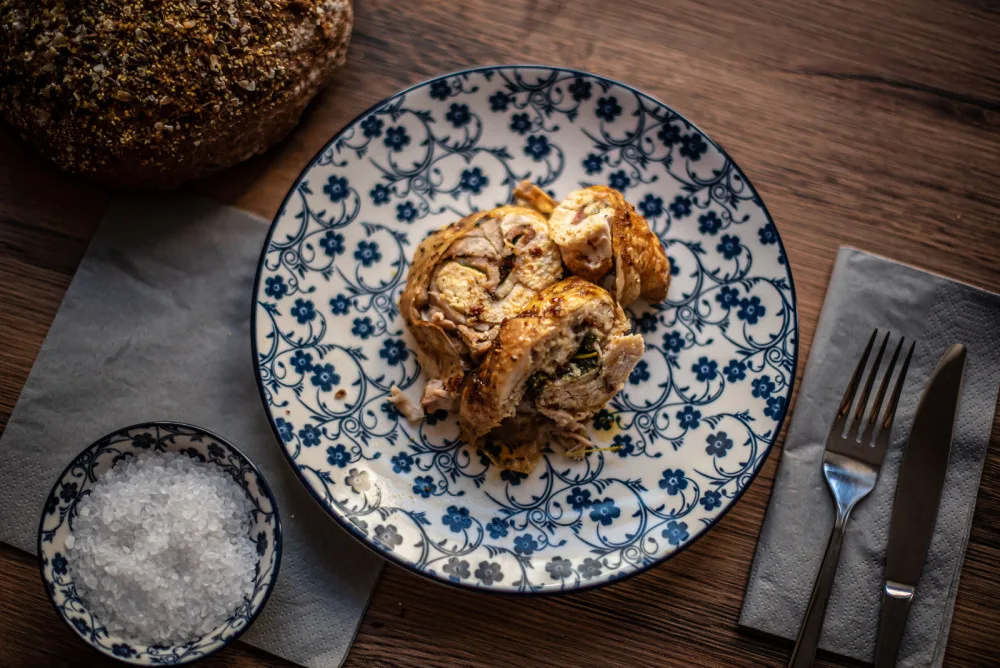 Nejlepší kuře ve městě? Olomoucké bistro U Ptáka si oblíbil i gastronadšenec Lukáš Hejlík