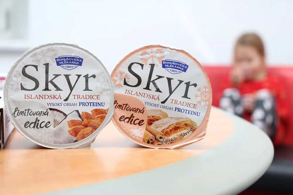 Islandská tradice v českých domovech. SKYR Bohušovické mlékárny zasytí, potěší a osladí vám den. A venku má novou zimní edici!