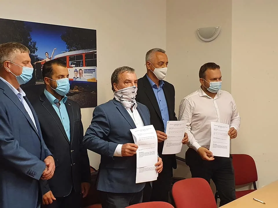 Koalice při podpisu memoranda 12. října 2020.