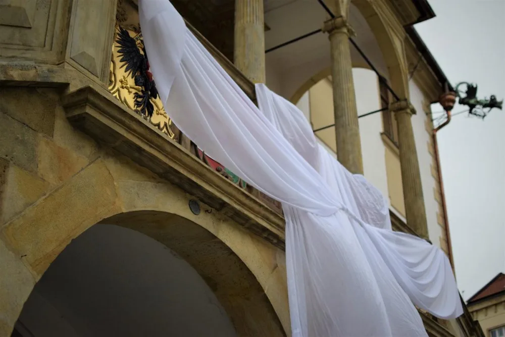 FOTO: Opravu olomoucké radnice dovršilo slavnostní odhalení erbů