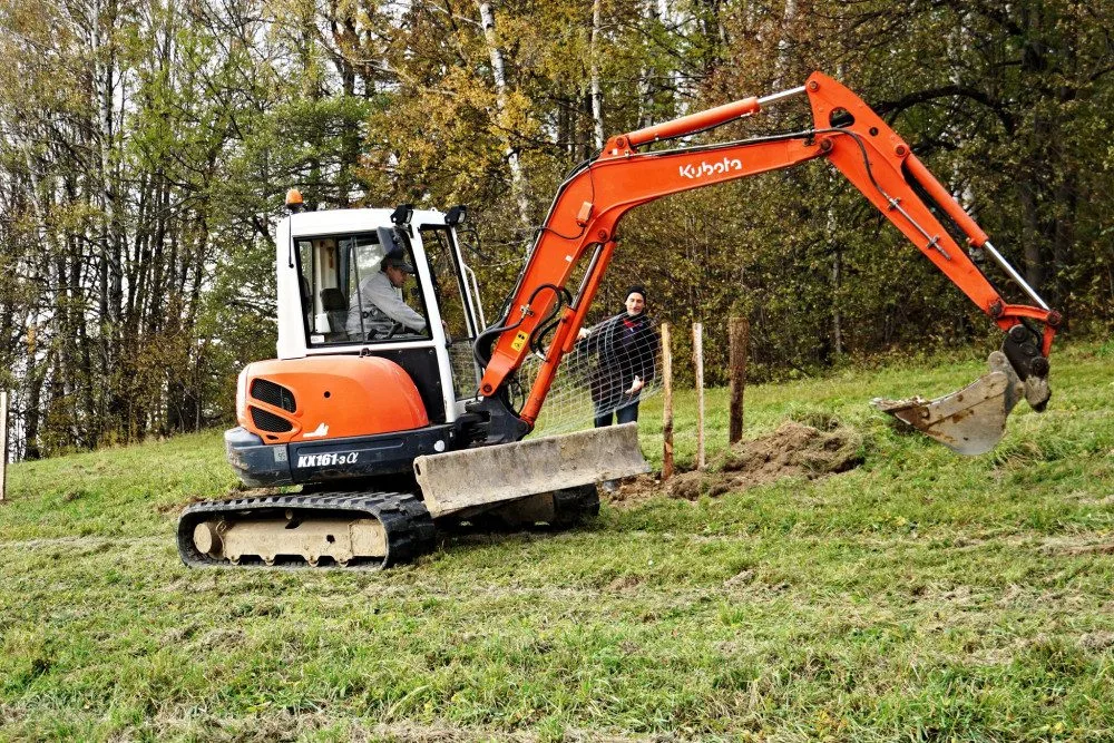Jeseničtí obyvatelé vysadili ovocný sad, sloužit má mimo jiné ke vzdělávání dětí