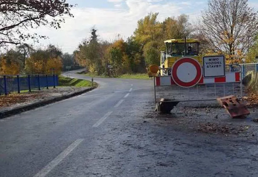 Řidič vjel na silnici i přes obousměrný zákaz.