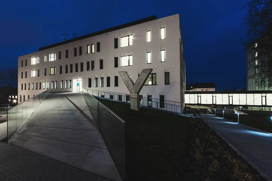 Nová budova II. Interní kliniky FNOL je energeticky pasivní.