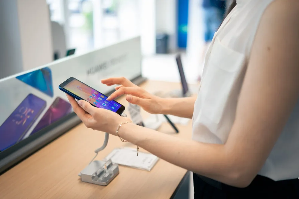 Nahlédněte do útrob autorizovaného servisu BPS Mobil. Proč se vyplatí telefon přinést rovnou tam?